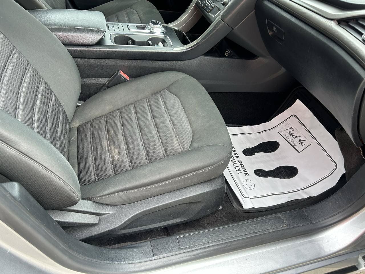 Used 2020 Ford Fusion SE FWD image 12
