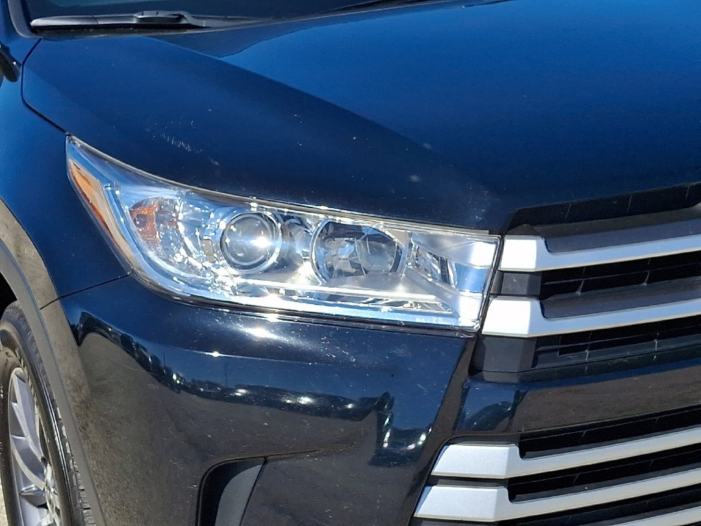 Used 2017 Toyota Highlander XLE AWD/4WD image 9