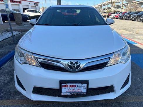 Used 2014 Toyota Camry LE image 2
