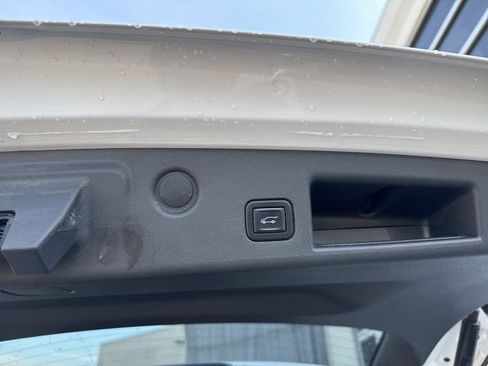 Used 2022 Chevrolet Equinox Premier image 35