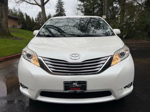 Used 2016 Toyota Sienna XLE w/ XLE Navigation Package image 2