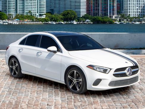 Used 2022 Mercedes-Benz A 220 image 3