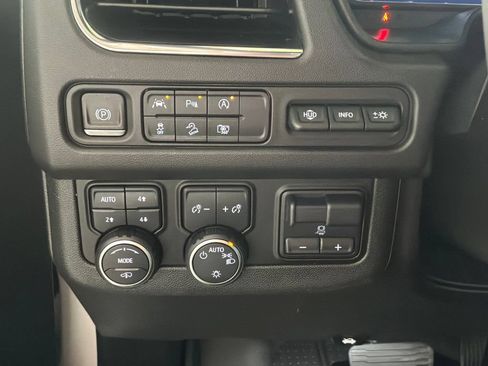 Used 2024 Chevrolet Tahoe High Country AWD/4WD image 31