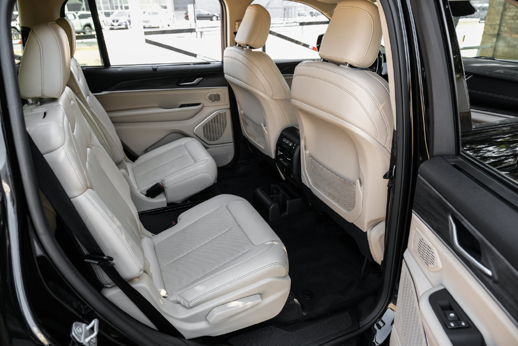 Used 2021 Jeep Grand Cherokee L Limited w/ Luxury Tech Group II AWD/4WD image 49