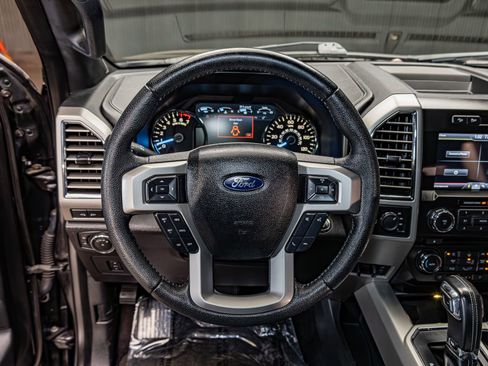 Used 2015 Ford F150 Lariat image 15