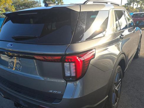 Used 2025 Ford Explorer ST-Line w/ ST-Line Street Pack image 4