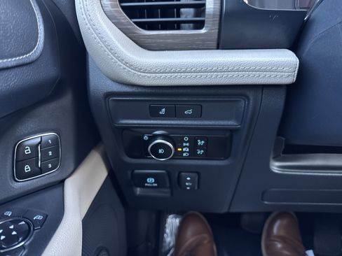 Used 2023 Ford Expedition Limited image 36