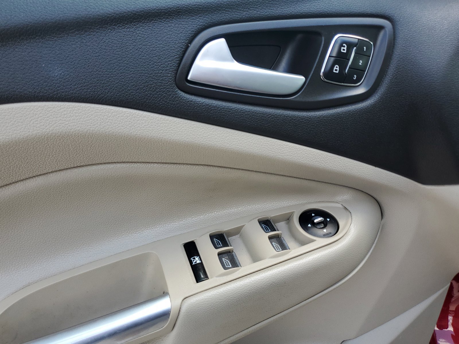 Used 2014 Ford Escape Titanium w/ Equipment Group 401A FWD image 18
