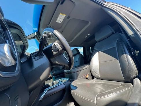 Used 2019 GMC Sierra 1500 SLT w/ SLT Convenience Package AWD/4WD image 18