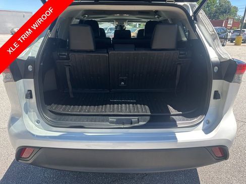 Used 2023 Toyota Highlander XLE FWD image 7