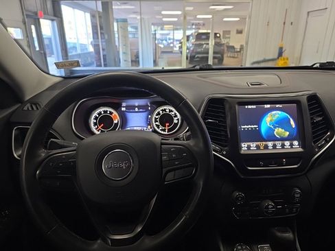 Used 2022 Jeep Cherokee Trailhawk w/ Sun, Sound & Nav Group image 18