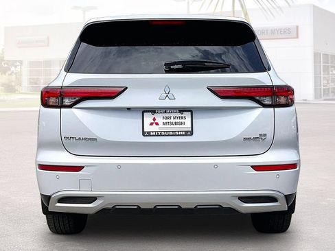 Used 2024 Mitsubishi Outlander SE AWD/4WD image 16