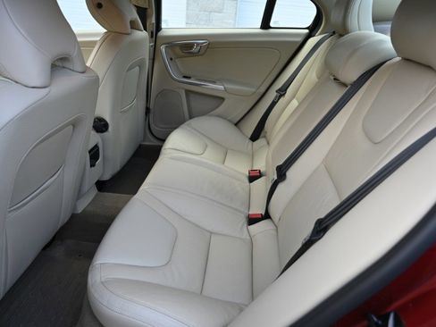 Used 2013 Volvo S60 T5 image 15