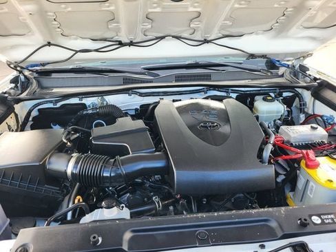 Used 2018 Toyota Tacoma TRD Off-Road image 19