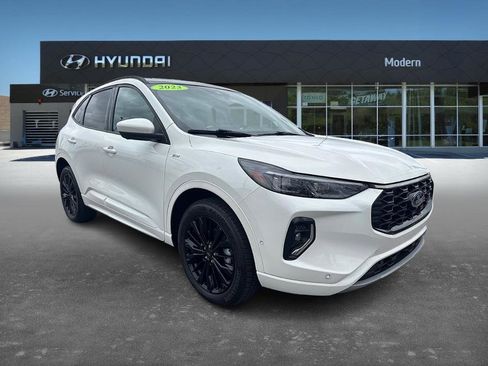 Used 2023 Ford Escape ST-Line Elite w/ Premium Technology Package image 2