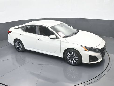 Used 2023 Nissan Altima 2.5 SV FWD image 55