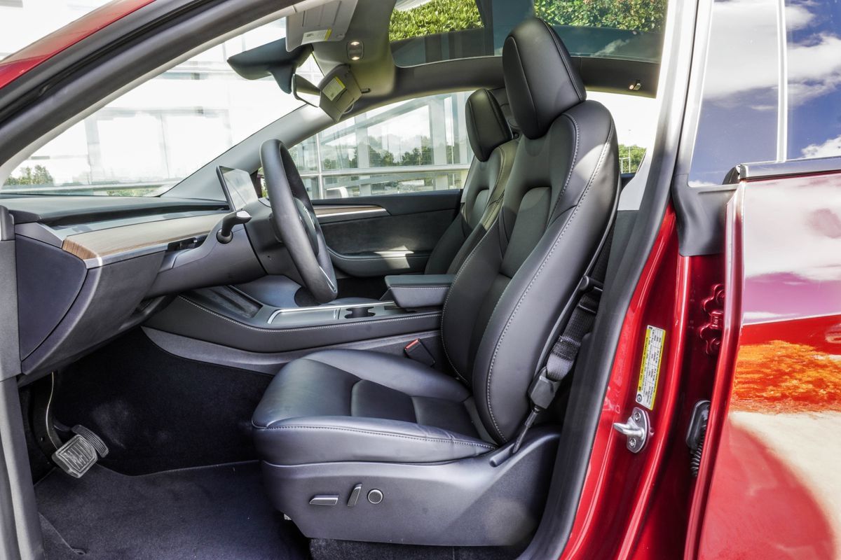 Used 2024 Tesla Model Y Long Range AWD/4WD image 30