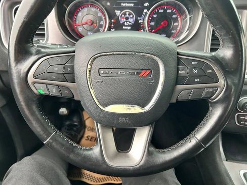 Used 2019 Dodge Charger SXT w/ Leather Interior Group RWD image 17