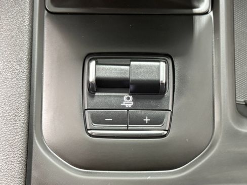 Used 2024 GMC Sierra 1500 AT4 w/ Technology Package AWD/4WD image 32