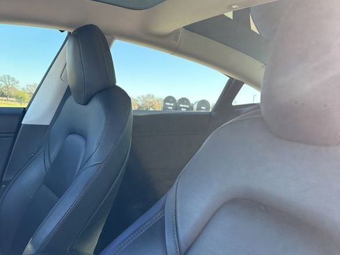 Used 2018 Tesla Model 3 image 9