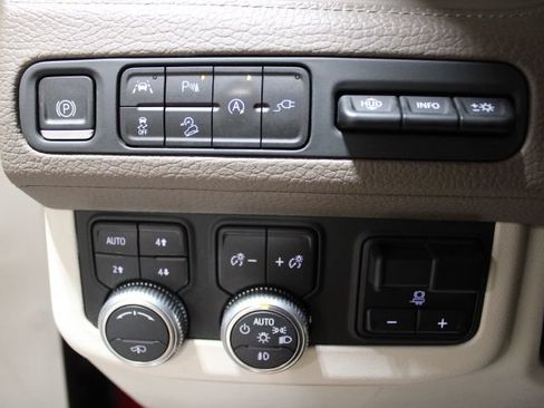 Used 2021 GMC Yukon Denali w/ Denali Ultimate Package AWD/4WD image 41