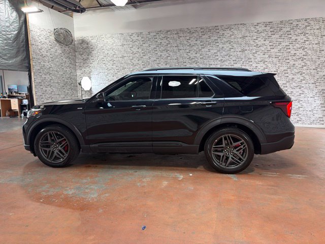Used 2025 Ford Explorer ST-Line w/ Premium Package RWD image 4