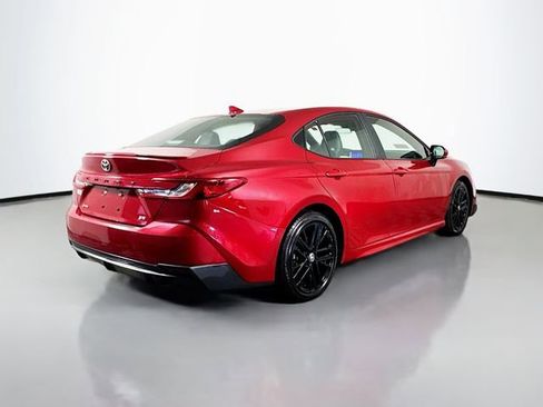 Used 2025 Toyota Camry SE image 6