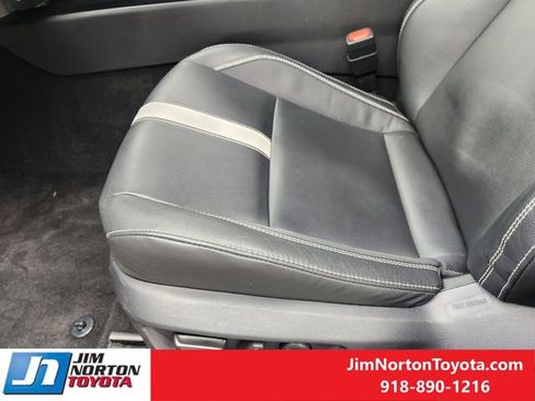 Used 2025 Toyota Camry SE image 25