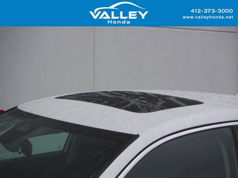 Used 2024 Honda Civic EX-L image 3