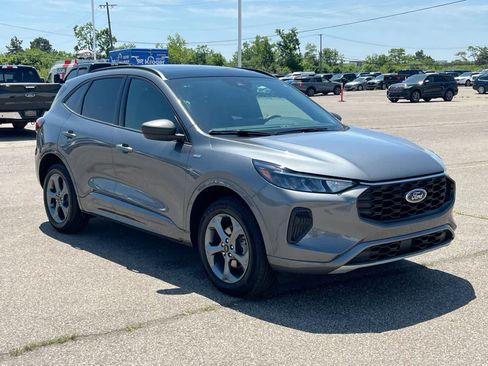 Used 2024 Ford Escape ST-Line w/ Tech Pack #1 AWD/4WD image 2