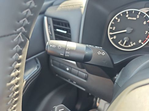 Used 2025 Nissan Rogue SV w/ SV Premium Package FWD image 30