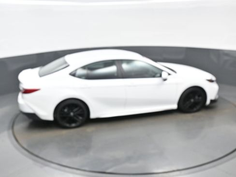 Used 2025 Toyota Camry SE image 41