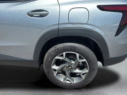 Used 2025 Chevrolet Trax LT FWD image 33