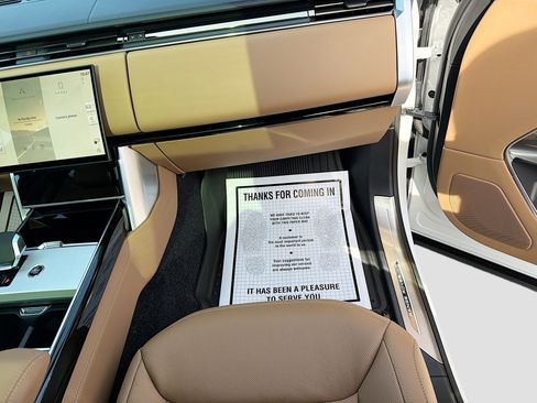 New 2025 Land Rover Range Rover SE image 18