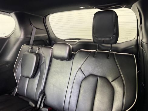Used 2025 Chrysler Pacifica Limited FWD image 11
