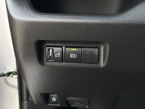 Used 2025 Toyota RAV4 LE AWD/4WD image 20
