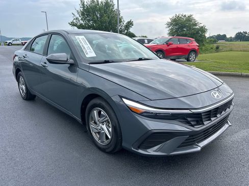 Used 2024 Hyundai Elantra SE FWD image 7