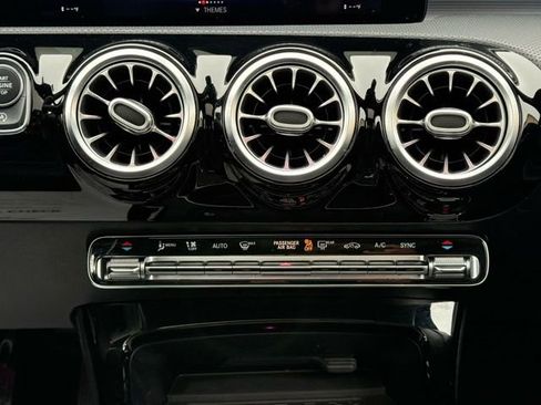 Used 2021 Mercedes-Benz CLA 250 4MATIC image 38