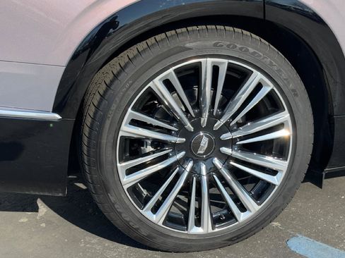 Used 2026 Cadillac Vistiq Premium Luxury image 3