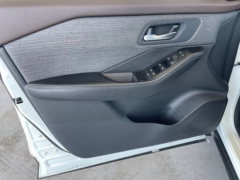 Certified 2023 Nissan Rogue SV FWD image 9