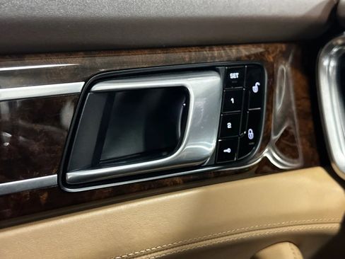 Used 2018 Porsche Panamera image 33