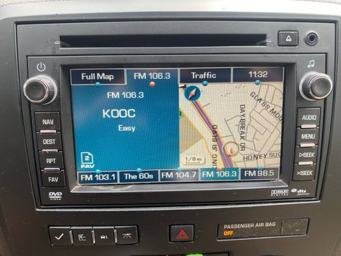 Used 2010 Buick Enclave CXL image 16