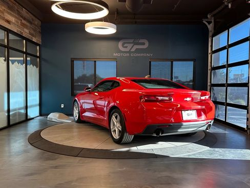 Used 2017 Chevrolet Camaro LT RWD image 5