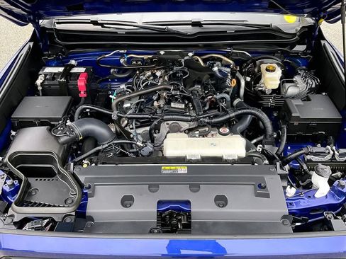 Used 2025 Toyota Tacoma SR5 AWD/4WD image 28