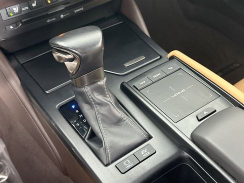 Used 2019 Lexus ES 300h w/ Premium Package image 17