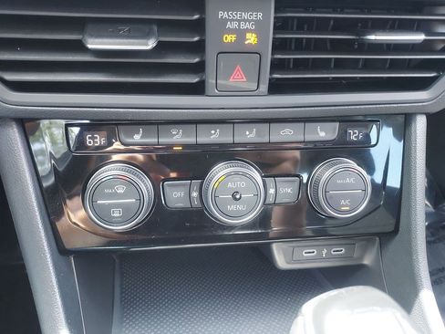Used 2023 Volkswagen Jetta SE w/ Panoramic Sunroof Package FWD image 16