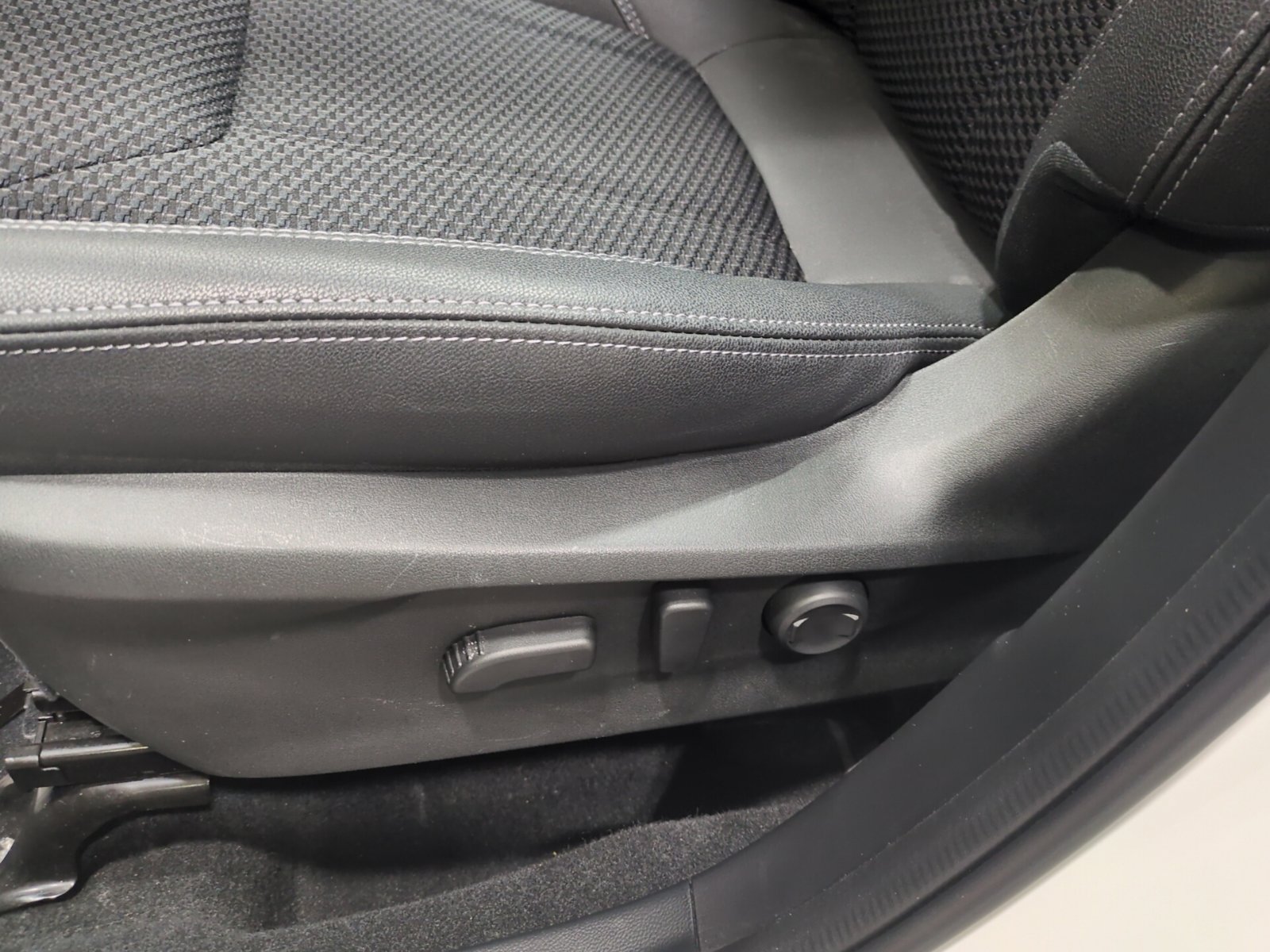Used 2023 Subaru Forester Premium AWD/4WD image 19