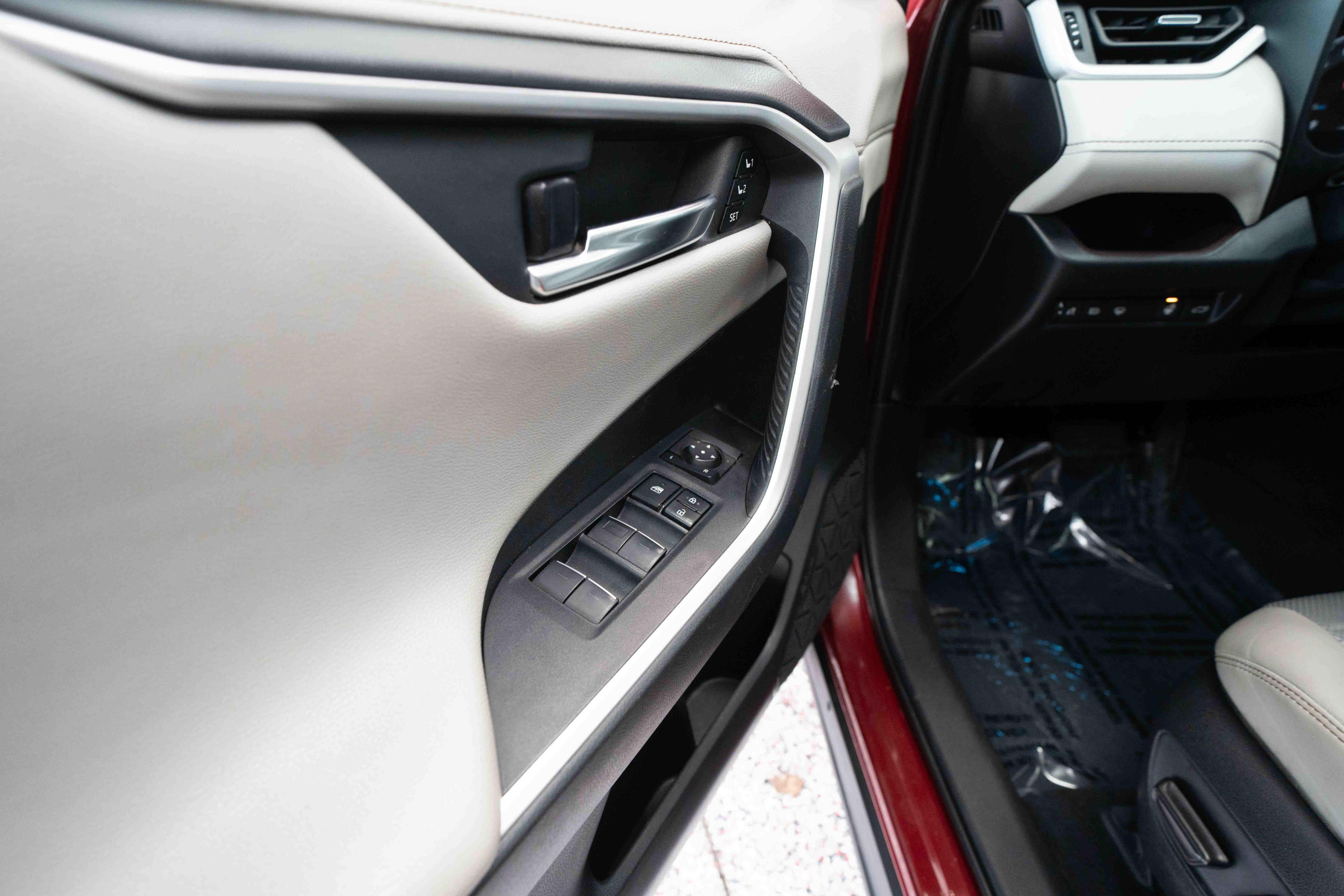 Used 2022 Toyota RAV4 Limited w/ Limited Grade Weather Package AWD/4WD image 7