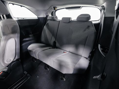 Certified 2026 Toyota Sienna LE image 6