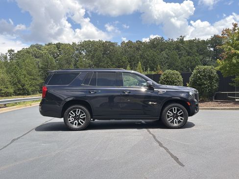 Used 2023 GMC Yukon AT4 w/ AT4 Premium Package AWD/4WD image 5
